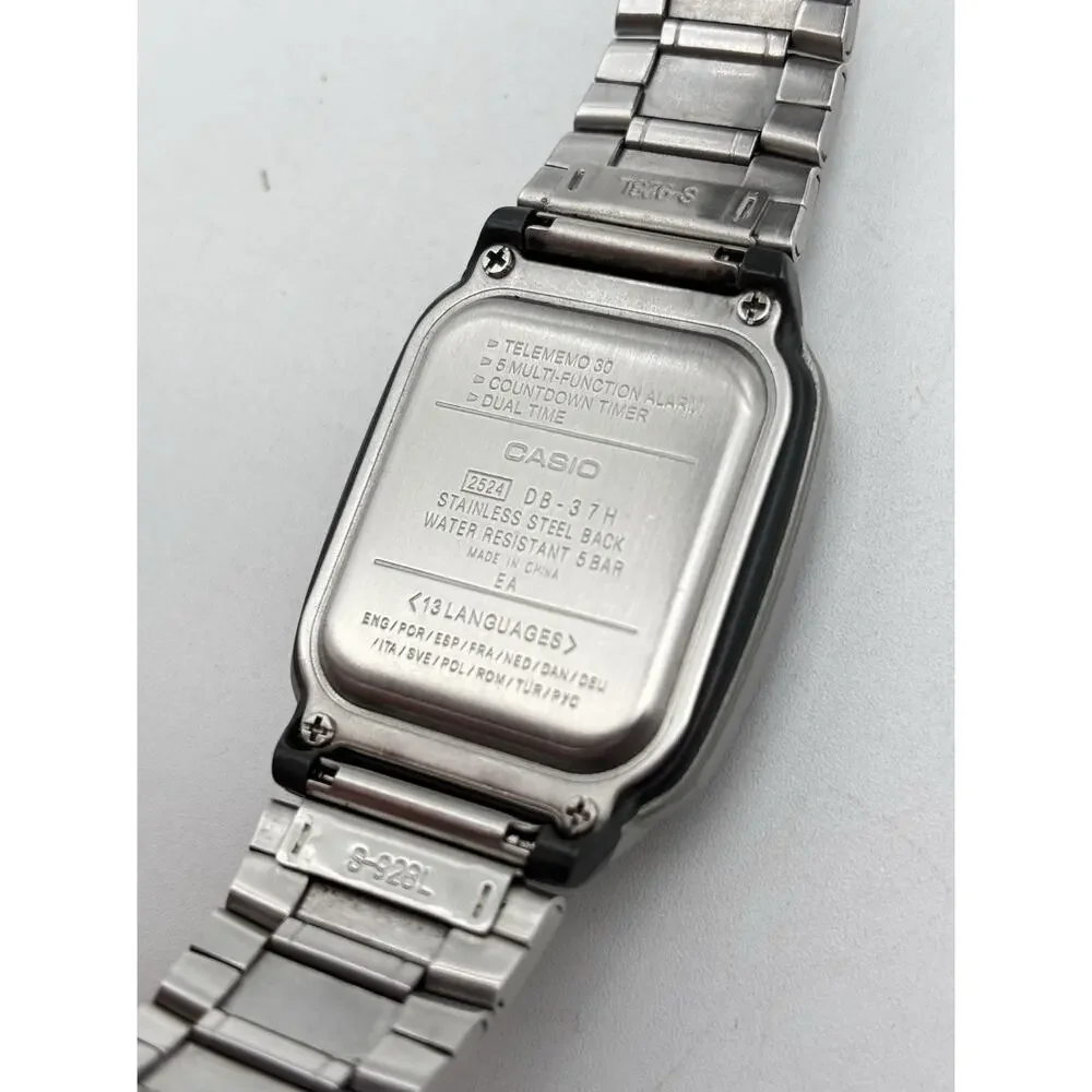 Vintage CASIO ILLUMINATOR 2524 DB-37H DIGITAL WATCH MULTI LINGUAL Working